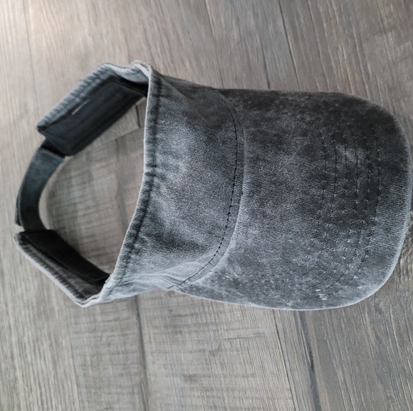 Woman's gray washed visor - Picture 2 of 8